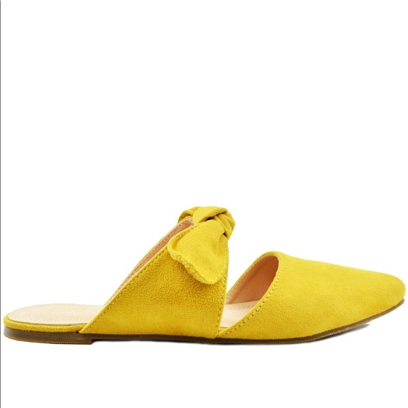 Chase + Chloe Shoes - ⭐️ Women's Yellow Suede With Bow Slide